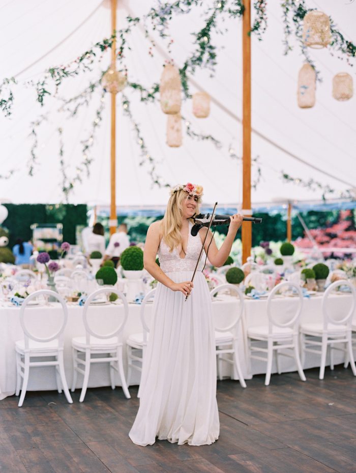 Electric violin performance at a luxury Connecticut wedding reception